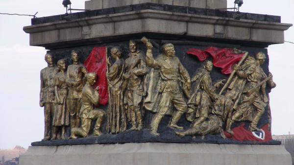 Un puente de Donetsk recuerda la vitoria soviética contra la Alemania Nazi