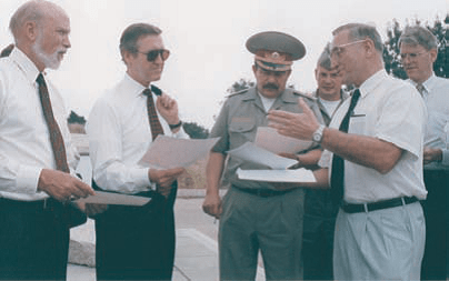 Con William Cohen y el entonces ministro ucraniano de Defensa Kazmrk, Julio de 1999