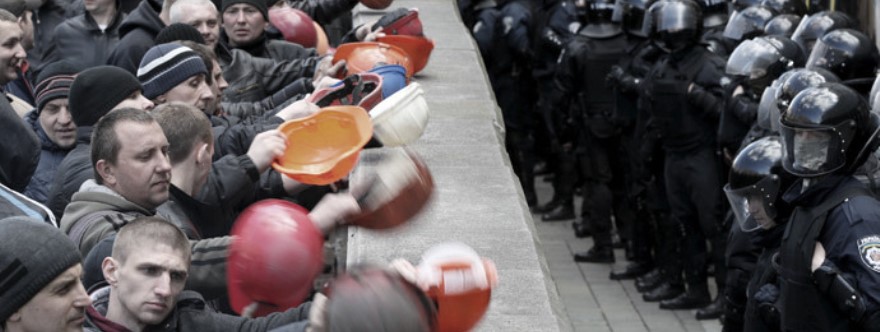 Coal-miners-protest-in-Kyiv-on-April-22-2015-Valentynm-Ogirenko-Reuters