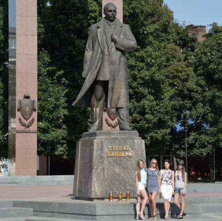 Monumento a Stepan Bandera. Lviv, Ucrania. Agosto de 2015.