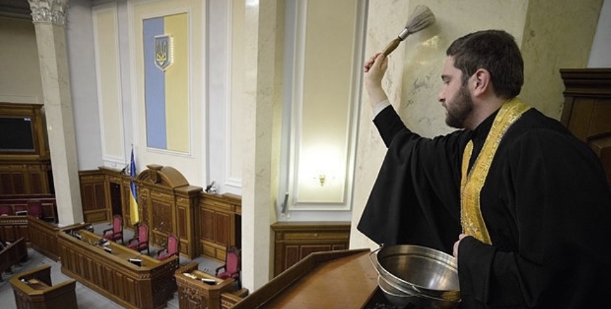 "Purificación" de los escaños antes ocupados por diputados comunistas en la Rada ucraniana en diciembre de 2014