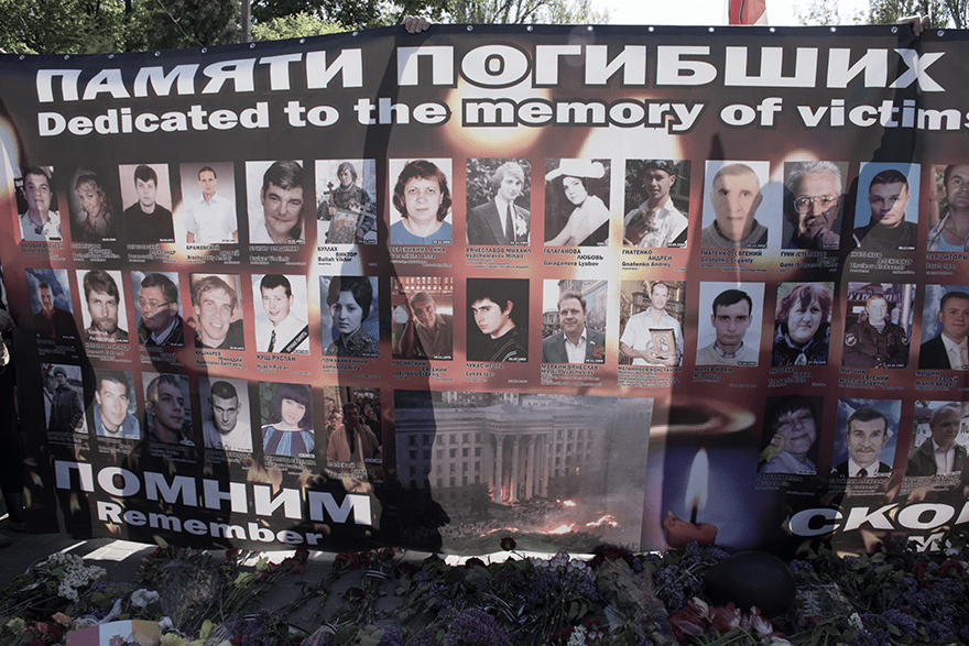 Pancarta con los nombres de los asesinados el 2 de mayo de 2014 