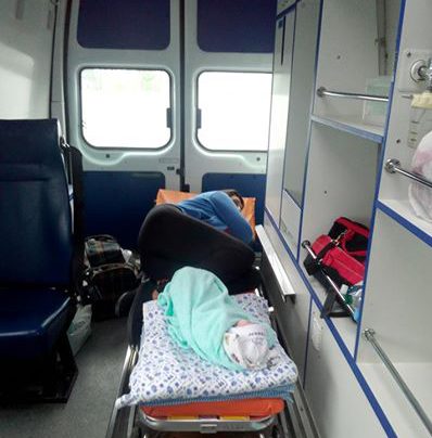 Elena Glischinskaya y su hijo recién nacido a la espera de ser intercambiados