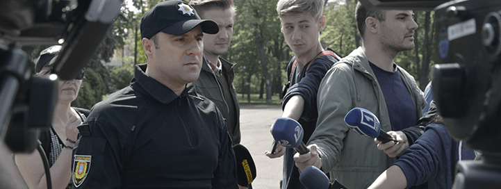 El ahora ex jefe de policía de Odessa, Giorgi Lortkipanidze comparece ante los medios en el campo de Kulikovo para explicar el despliegue policial para el 2 de mayo de 2016.