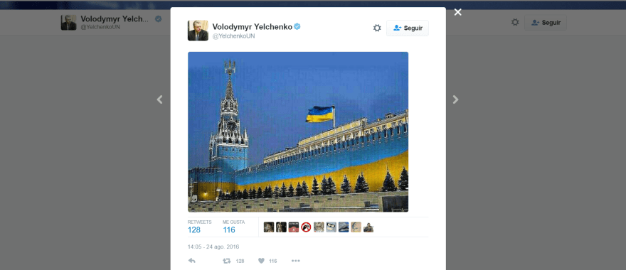 El Kremlin vestido con los colores ucranianos. Imagen publicada por el Representante Permanente de Ucrania (en estos momentos miembro del Consejo de Seguridad) para celebrar el día de la independencia.