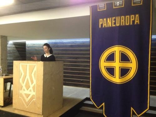 Olena Semenyaka durante su intervención