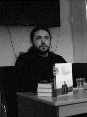 Petrov en la presentación de un libro colectivo sobre Rojava. Visitó en persona Kurdistán y fue autor y coautor de varios libros y artículos sobre la experiencia de la autoorganización revolucionaria en esa zona.